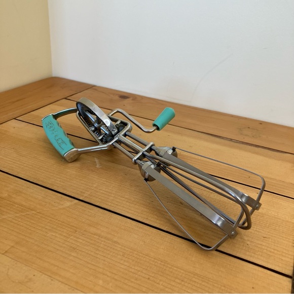Maynard Manual Egg Beater Vintage Kitchen Hand Crank Whisk Aqua Green #54 - Picture 10 of 10